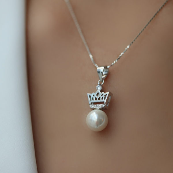 The Queen Necklace