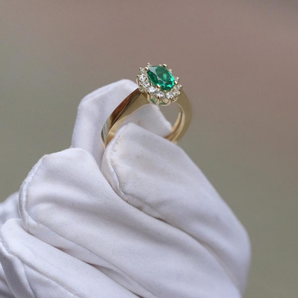 Emerald Luxury Gold Ring 14k