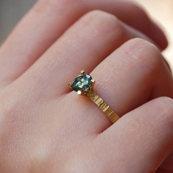 Χειροποίητο Χρυσό Μονόπετρο 18 Καρατίων Fancy Green Color Flawless Moissanite